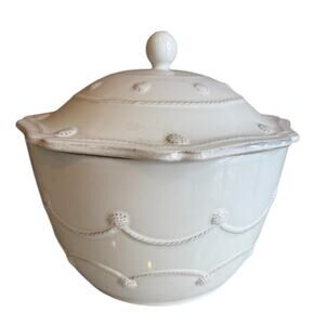 Juliska Berry & Thread Whitewash Round Covered Casserole Dish